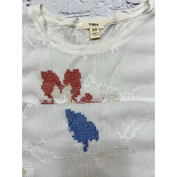 TINY from Anthropologie flutter sleeve embroidered floral cream top XS A582 - Picture 7 of 8
